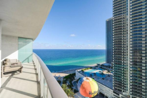 Modern Condo Easy Access to the Beach at Hollywood